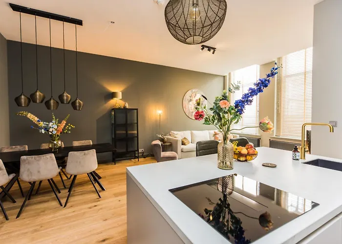 Haya Historic - Rose The Hague